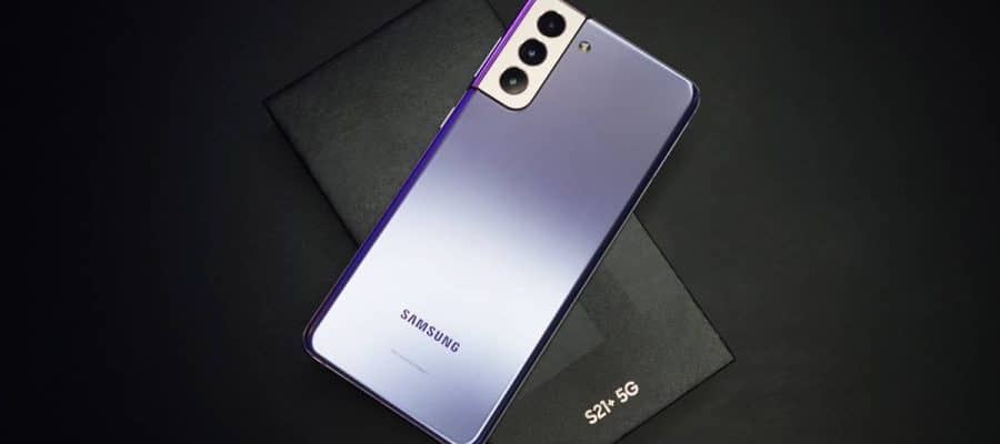Smartphone Samsung avec son carton